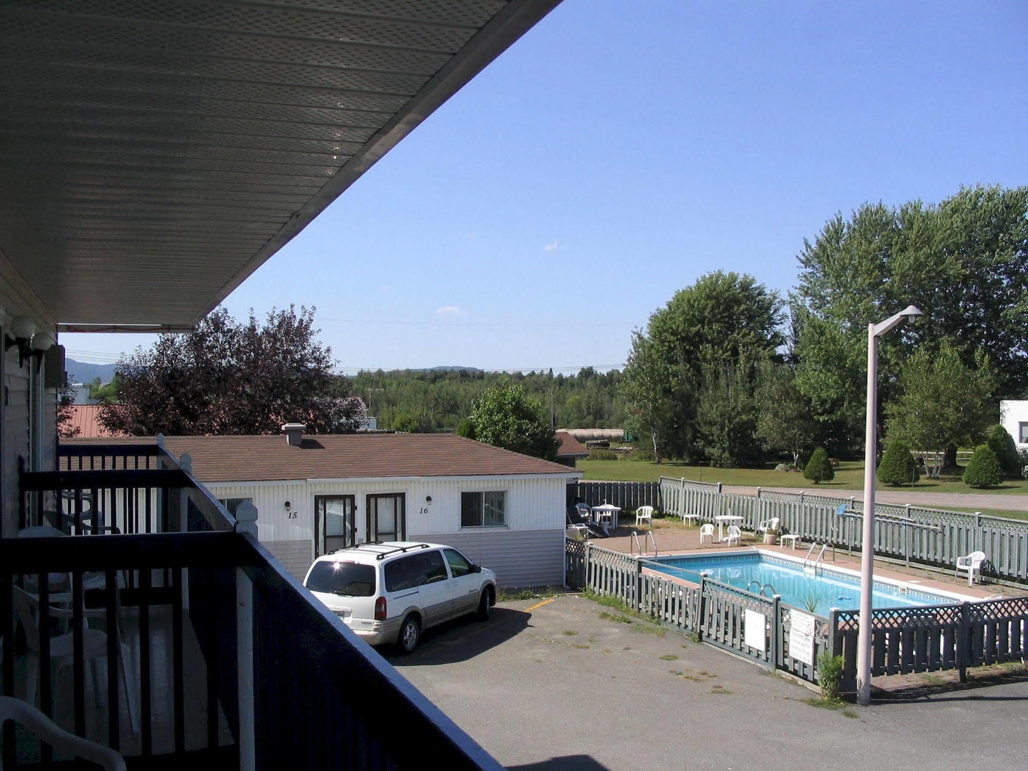 Hotel Motel Granby Buitenkant foto